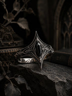 Elven V-shape 925 silver ring, finger-elongating silhouette close-up