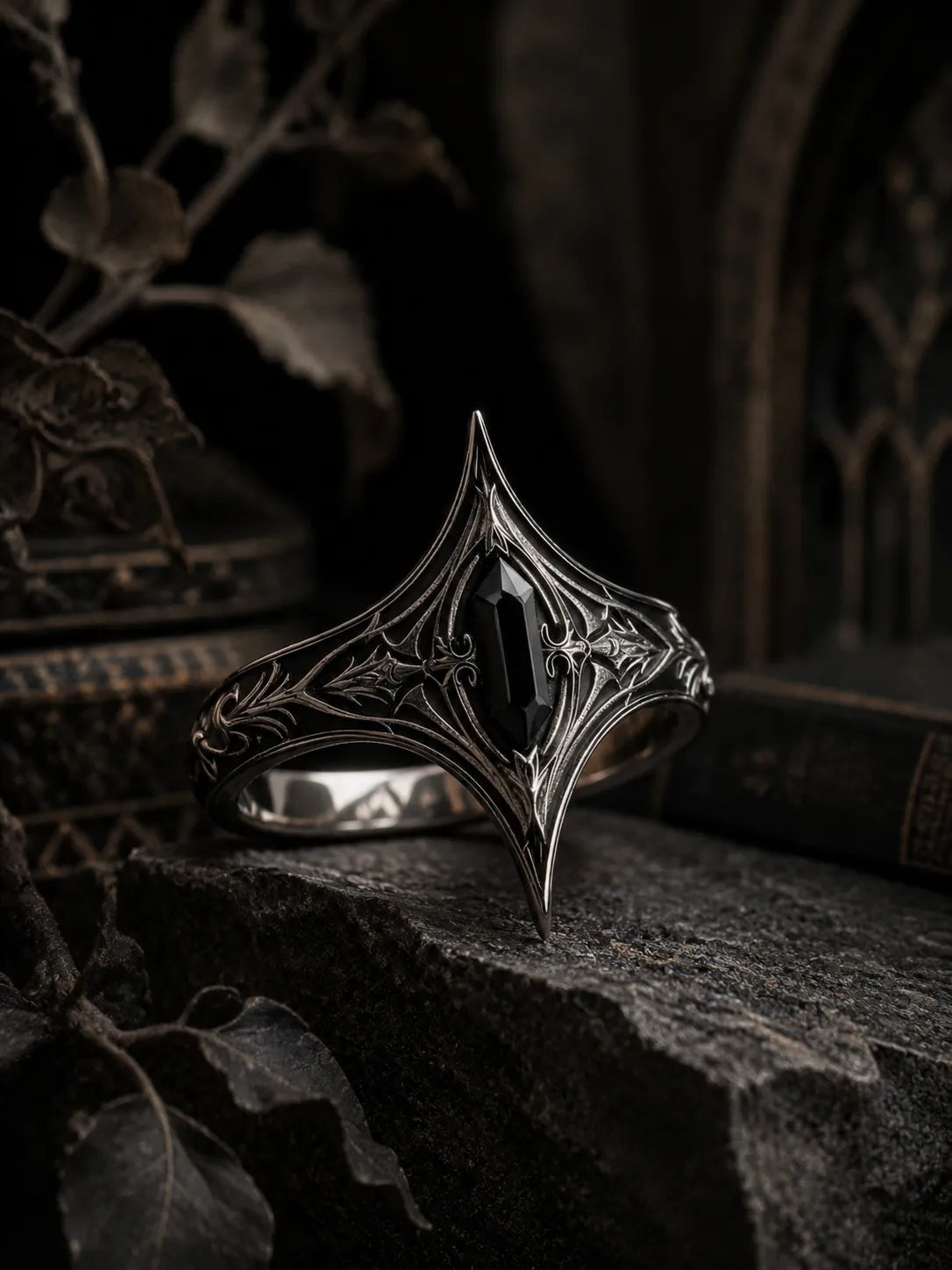 Elven V-shape 925 silver ring, finger-elongating silhouette close-up